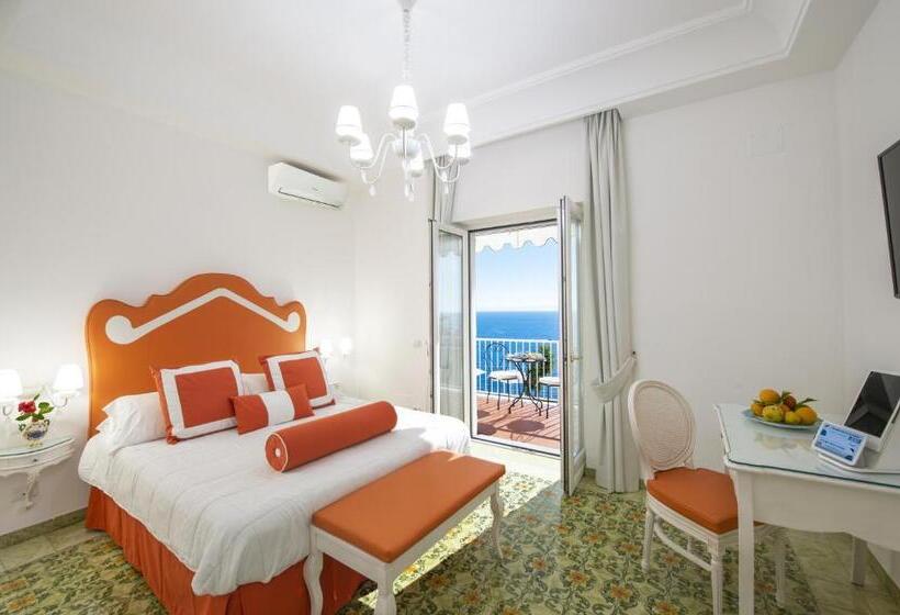 غرفة قياسية مطلّة علي البحر, Open Gate