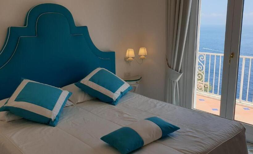 غرفة قياسية مطلّة علي البحر, Open Gate