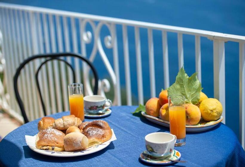 Triple Room Sea View, Open Gate