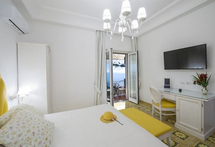 غرفة قياسية مطلّة علي البحر مزوَّدة بشُرفة, Open Gate