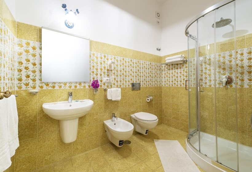 Triple Room Sea View, Open Gate