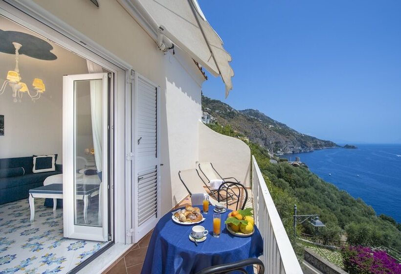 غرفة قياسية رباعية مطلة على البحر, Open Gate