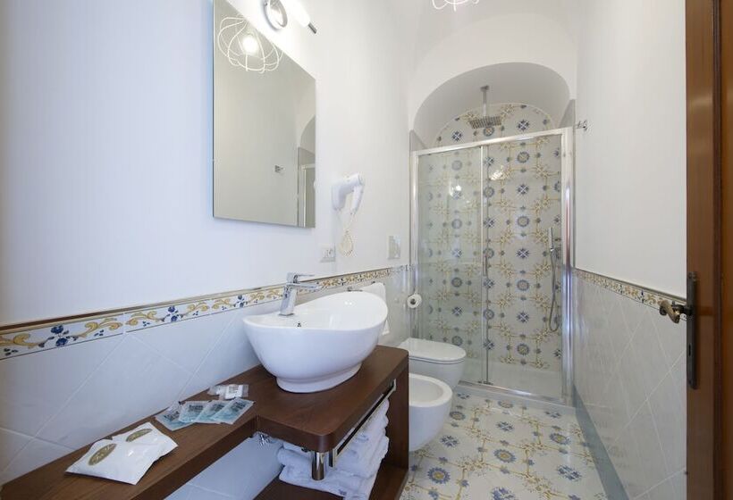 غرفة سوبيريور مطلّة علي البحر مزودة بشُرفة, Open Gate