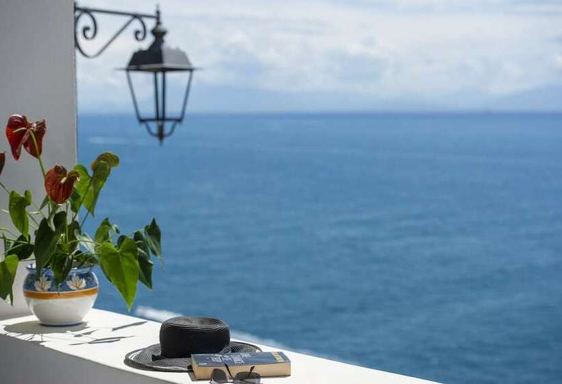 غرفة سوبيريور مطلّة علي البحر مزودة بشُرفة, Open Gate