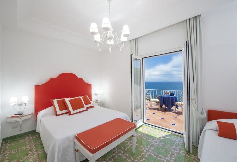 غرفة سوبيريور ثلاثية مطلّة علي البحر, Open Gate