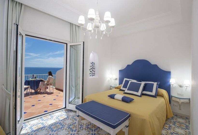 غرفة سوبيريور ثلاثية مطلّة علي البحر, Open Gate