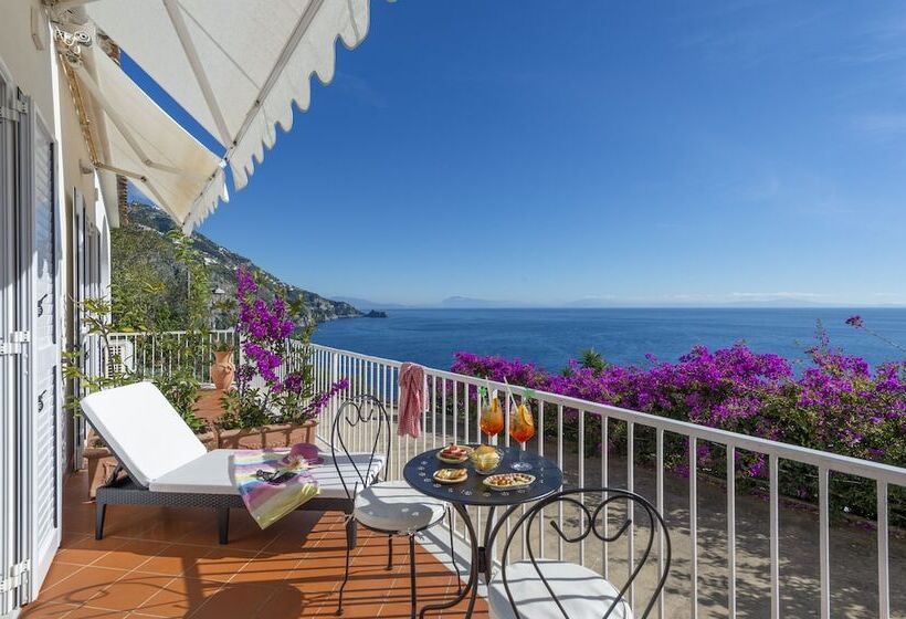 غرفة قياسية مطلّة علي البحر, Open Gate