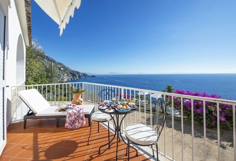 غرفة قياسية مطلّة علي البحر, Open Gate