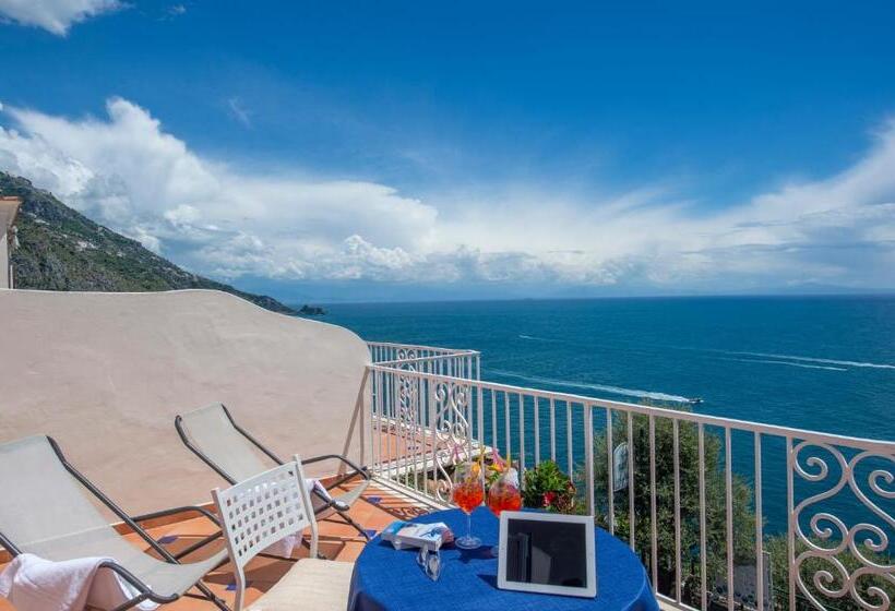 חדר סופריור לשלושה עם נוף לים, Open Gate