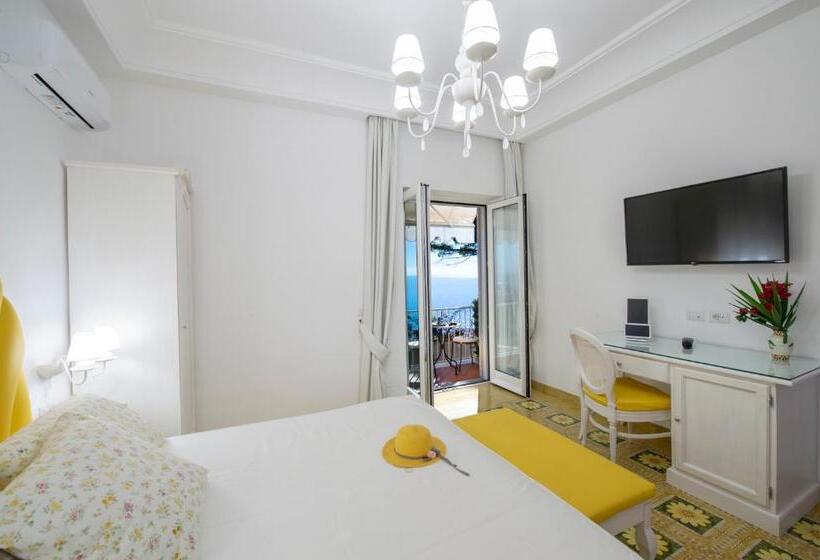 غرفة قياسية مطلّة علي البحر مزوَّدة بشُرفة, Open Gate