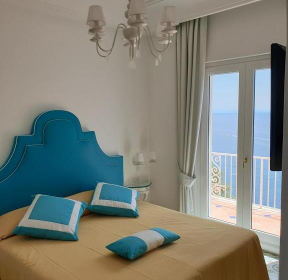 غرفة قياسية مطلّة علي البحر, Open Gate