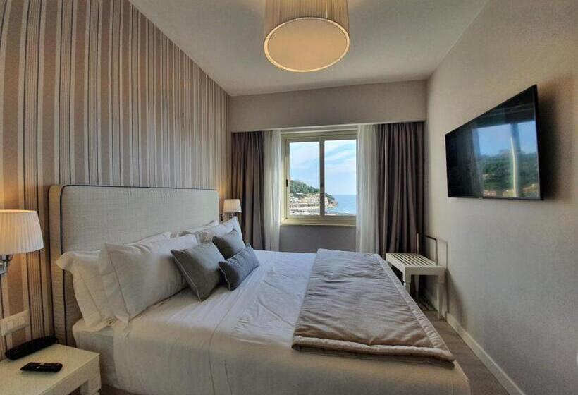 Классический Номер, Plaza