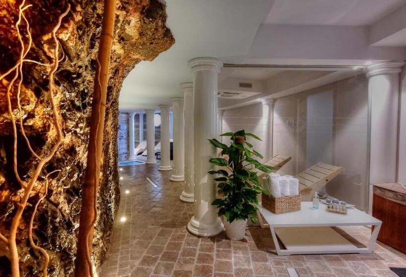 Полулюкс, Plaza