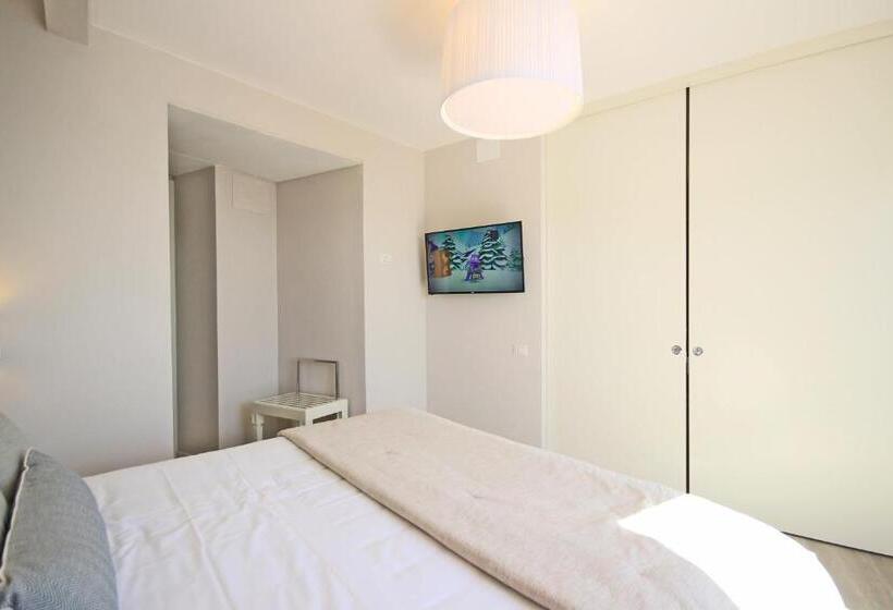 Полулюкс, Plaza