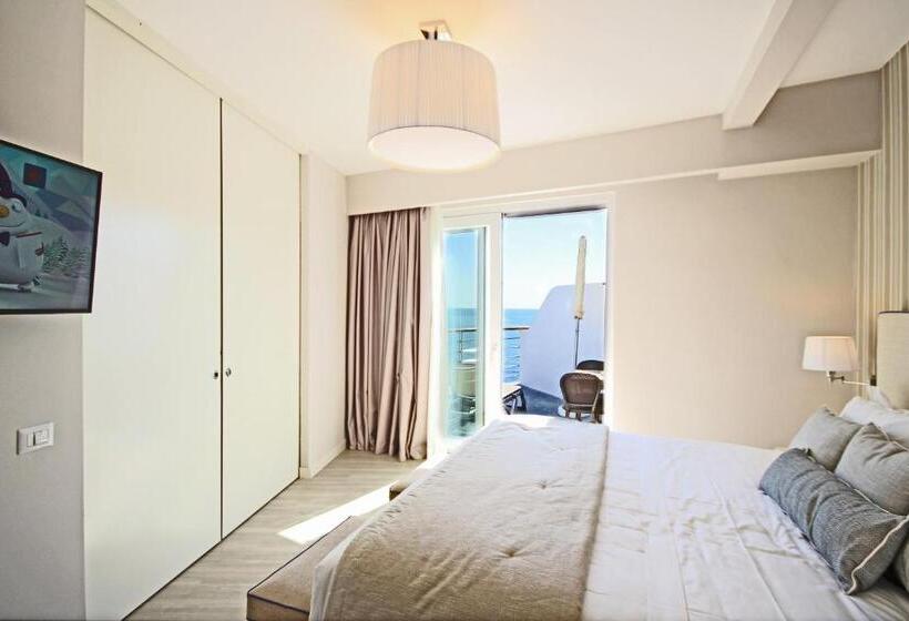 Полулюкс, Plaza