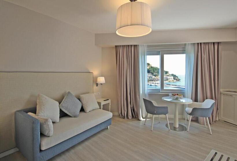 Полулюкс, Plaza