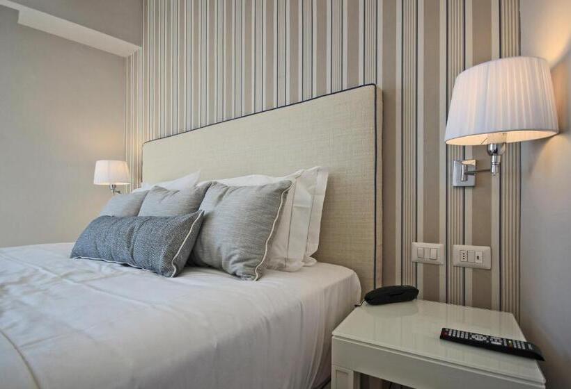 Полулюкс, Plaza