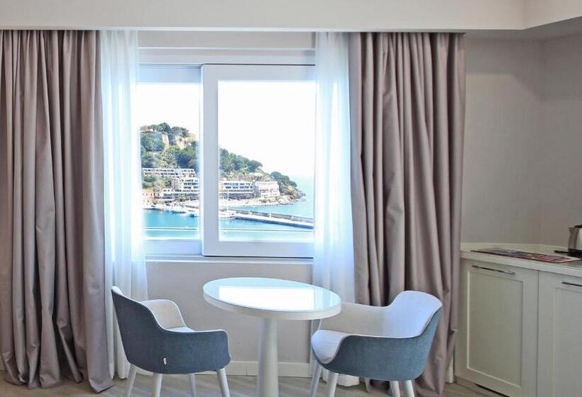 Полулюкс, Plaza