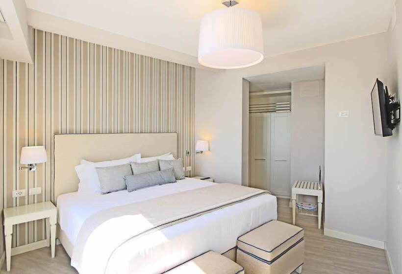 Полулюкс, Plaza