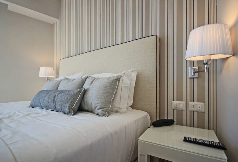 Полулюкс, Plaza