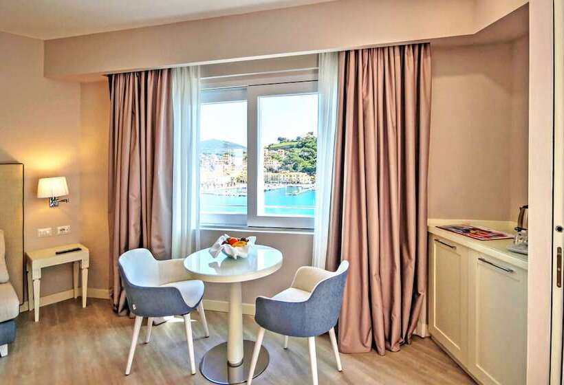 Полулюкс, Plaza