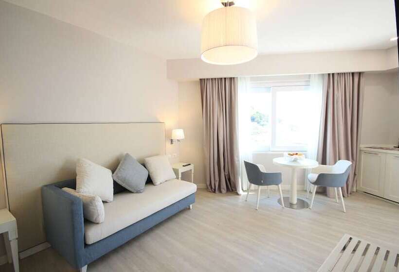 Полулюкс, Plaza