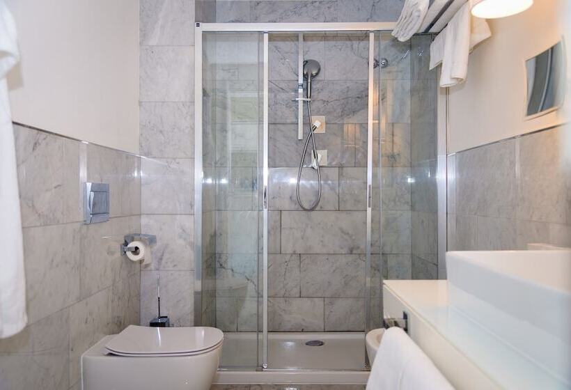 Полулюкс, Plaza