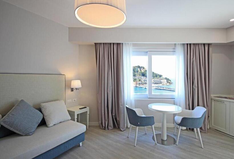 Полулюкс, Plaza