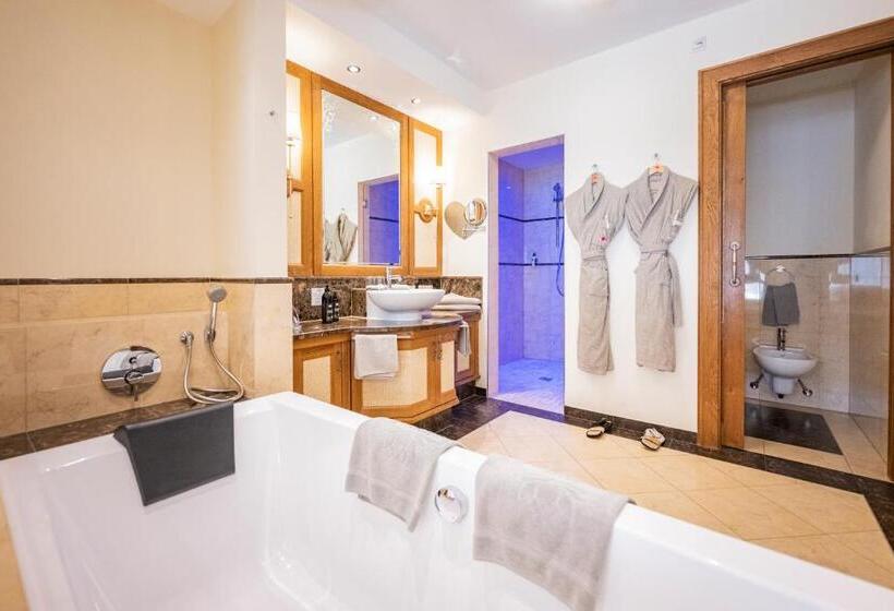 חדר דלוקס עם מיטת קינג, Preidlhof Luxury Dolce Vita Resort