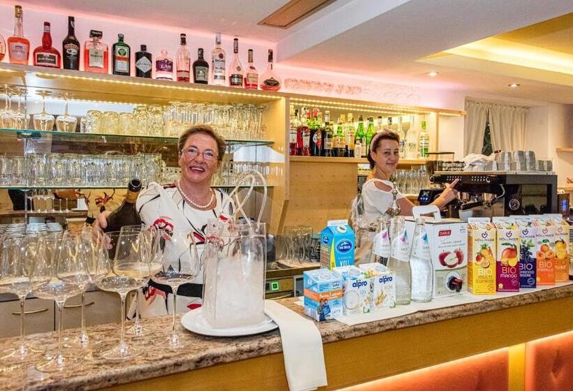 اتاق استاندارد یک نفره, Ristorante Lewald