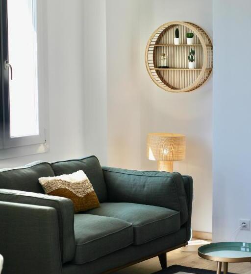 شقة غرفة واحدة, Le Rose Thé