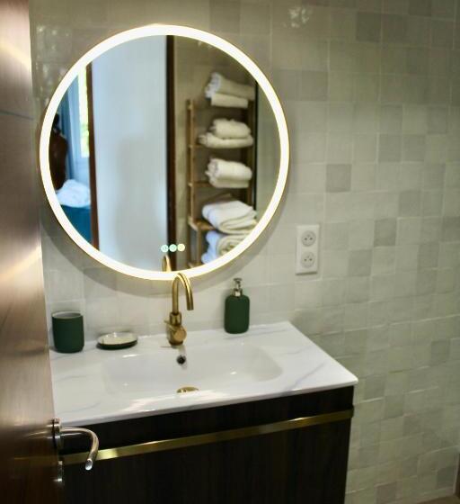 شقة غرفة واحدة, Le Rose Thé