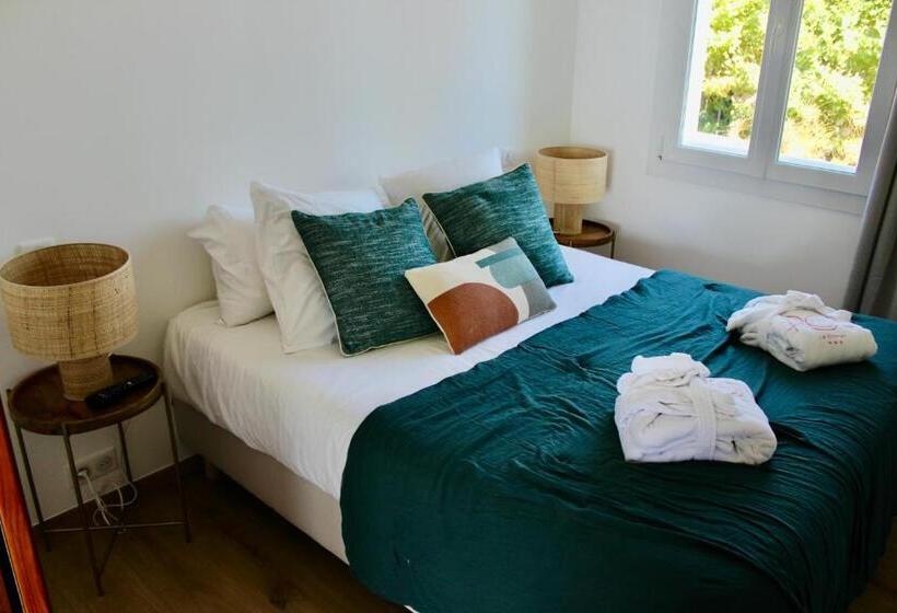 شقة غرفة واحدة, Le Rose Thé