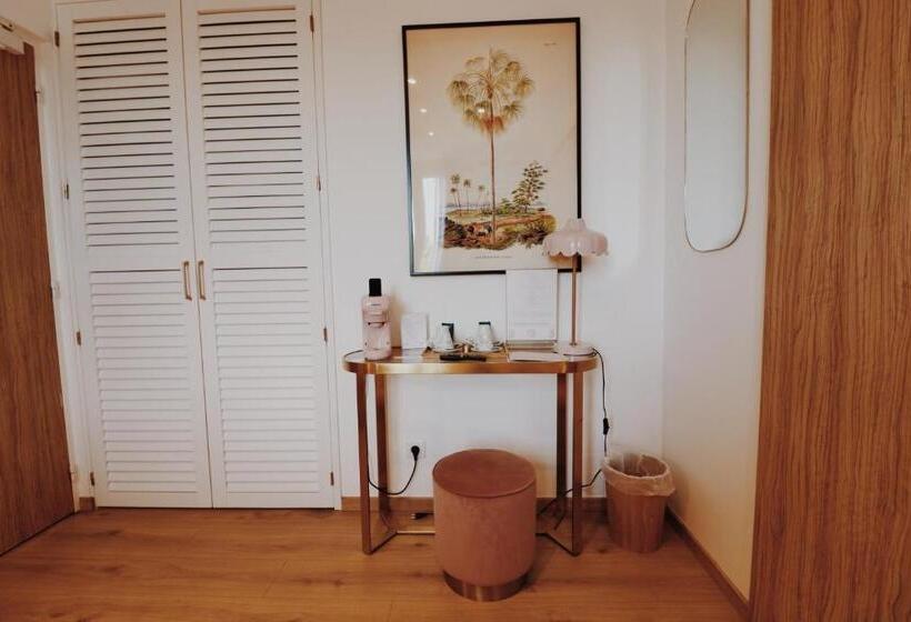 غرفة قياسية, Le Rose Thé