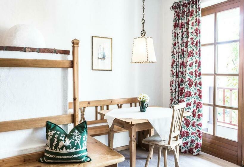 חדר סטנדרט לשלושה עם מרפסת, Salzburg Hotel Holznerwirt