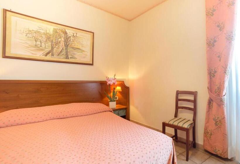 اتاق استاندارد چهار تخته, San Pietro