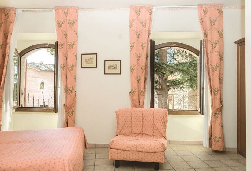 اتاق استاندارد سه نفره, San Pietro