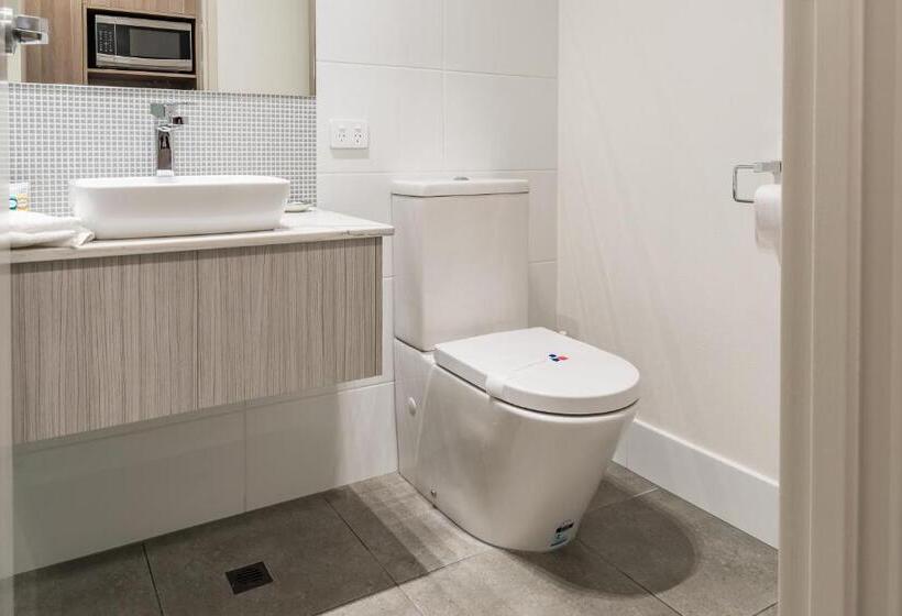 غرفة قياسية, The Lighthouse