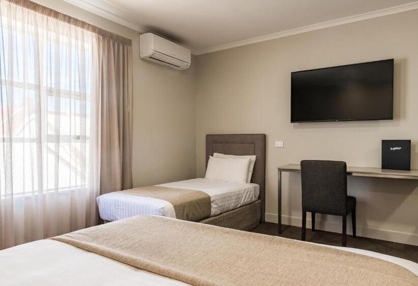 غرفة ديلوكس ثلاثية, The Lighthouse