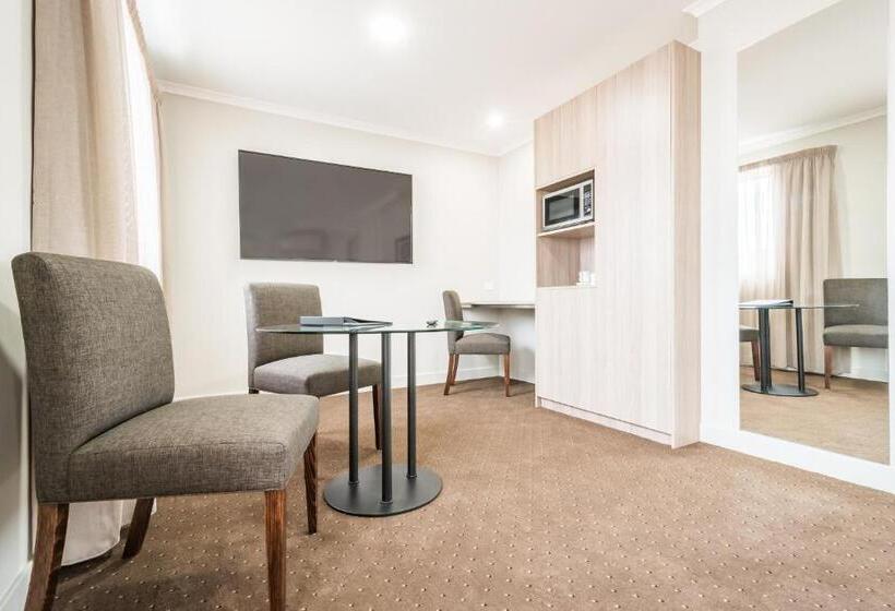 غرفة سوبيريور, The Lighthouse