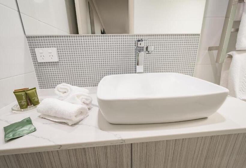 غرفة سوبيريور, The Lighthouse