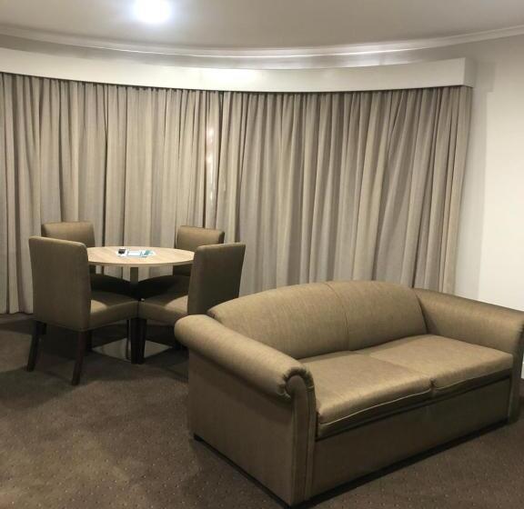 جناح إدارى, The Lighthouse