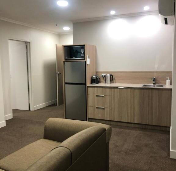 جناح إدارى, The Lighthouse