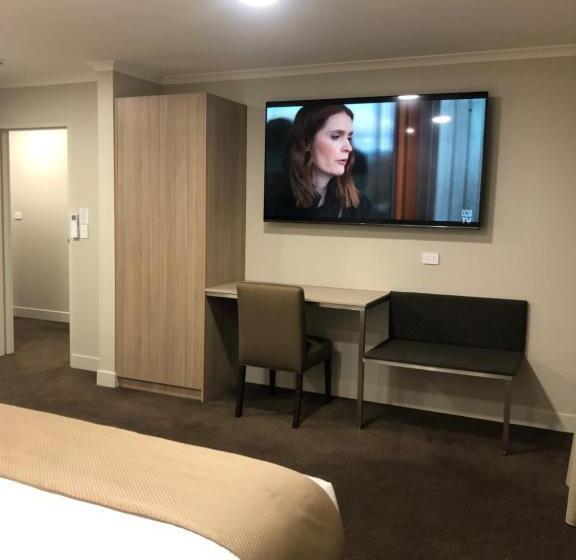 جناح إدارى, The Lighthouse