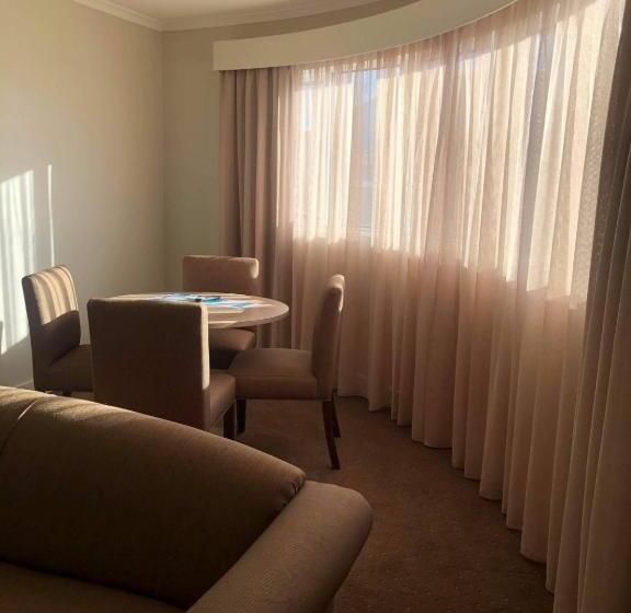 جناح إدارى, The Lighthouse