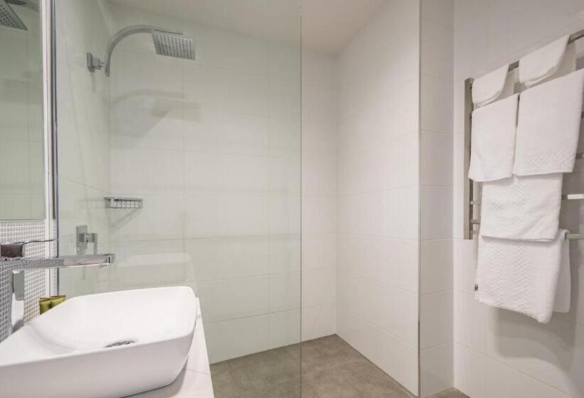 غرفة سوبيريور, The Lighthouse