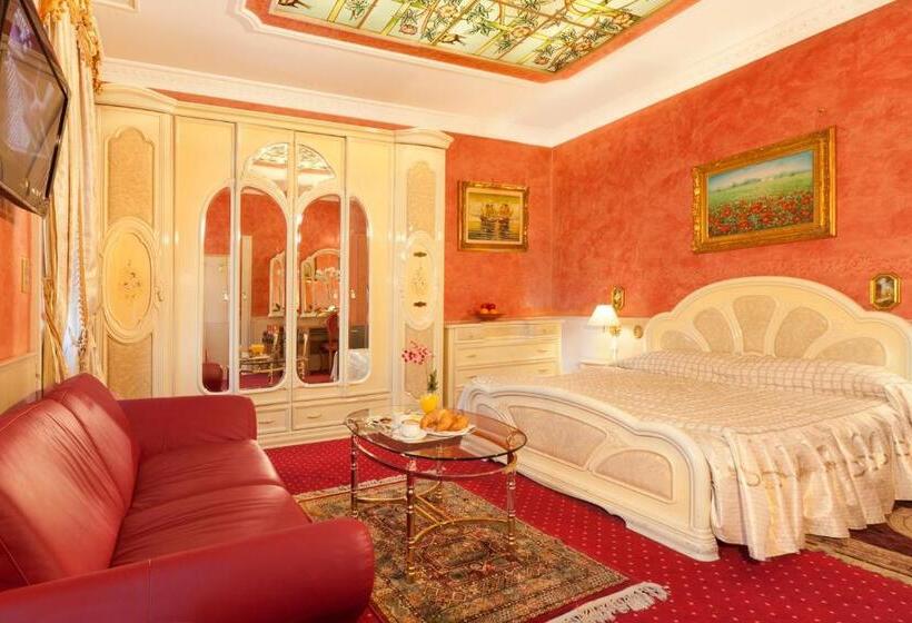 Superior Oda, Victoria