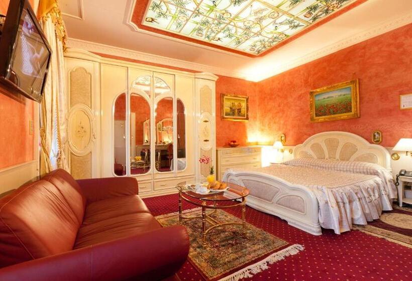 Superior Oda, Victoria