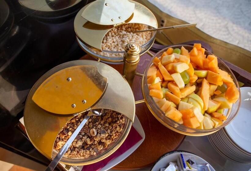 اتاق کلاسیک سه تخته, Villa Sara