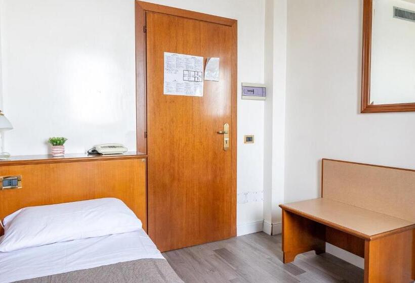 اتاق استاندارد یک نفره, Villa Sara